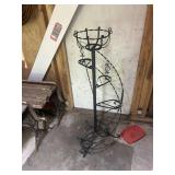 Spiral flour basket holder