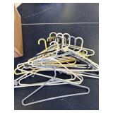 20 plastic clothes hangers