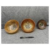Two Carnival Grape pattern bowls, small bowl