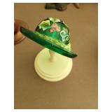 Fenton #5385 Emersld Green hat and wood base in