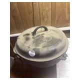 Griswald Cast-iron Dutch oven with Griswald li