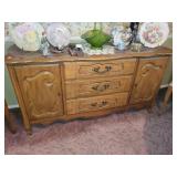 Server with 3 drawers and 2 doors for items