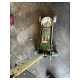One and one half ton floor jack