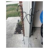 2 Metal flower hooks with Hearts