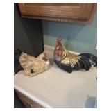 Large Chicken figurines 1 has a broken tail