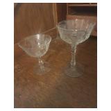 Box of collectibles: 6 each stemware, napkin