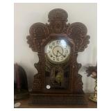 Oak mantle clock Ingraham with key