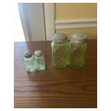 Depression glass Salt and Pepper Shakers