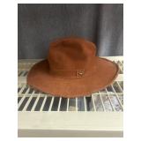 Medium leather, cowboy hat