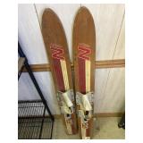 Pair of Nash skis gold cup series, water skis