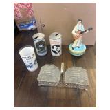 Elvis Music Figurine, coasters, Gilleyï¿½s beer