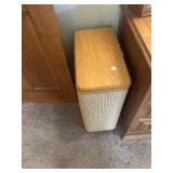 Clothes hamper