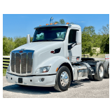 2016 Peterbilt Semi Truck