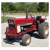 1982 IH 284 Tractor
