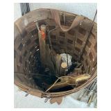 Fur Stretchers/Trappers Basket w tools