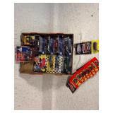 Winners Circle 6 Pit Crew  8 1:144 Scale