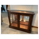 Lighted display cabinet