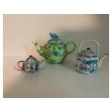 Assorted tea pots