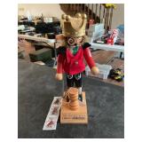 Nut cracker