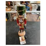 Nut cracker