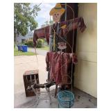 Scare Crows and Yard Decor