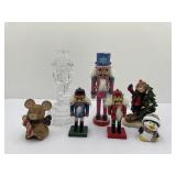 Holiday Figurines: Nutcrackers Penguin