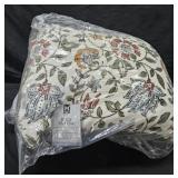 Body Pillow. Green/floral