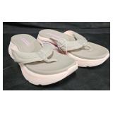 Women's size 7 Skechers flip flops. New w/ tags