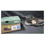 Men's size 9.5 Eddie Bauer outdoor boots