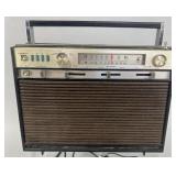 Vintage Solid State 2-piece Am/FM radio, cassette