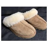 Womenï¿½s Size 8 Sheepskin Slippers