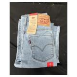 Womenï¿½s size 2 Leviï¿½s 26x32 314 shaping straight