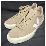VEJA Menï¿½s Size 9.5 Camp Suede Sneakers
