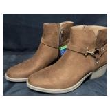 White Mountain Womenï¿½s Size 7.5 Ankle Boots