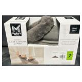 Womenï¿½s Size 7 Suede & Sherpa Slippers