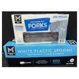 600ct. Box of White Plastic Spoons