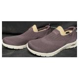 Ladies Skechers Plum slip on sneakers, size 6