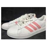 Womenï¿½s Adidas Grand Court 2.0, size 8 1/2