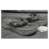 Women's size 6 Skechers sandals