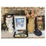 Group of decorative accessories, Coca-Cola clock