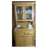Golden oak cabinet and contents, glassware,