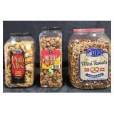 Utz Pub Mix 44oz. Peanut butter filled pretzels