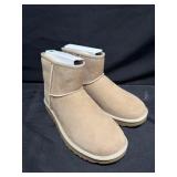 UGG Womenï¿½s Size 8 Classic Mini II Boots