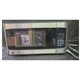 GE Microwave Oven. Out of original, appears new.
