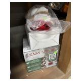 Small Lot of Assorted Christmas Decor Pieces