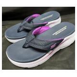 Skechers Maximum Cushion Flip Flops, Size 7