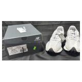 New Balance Men's size 9 women's size 10.5