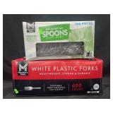 300 clear plastic spoons & 600 white plastic