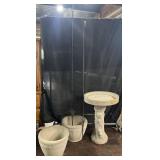 Concrete 2-piece bird bath, 2 planters and 2