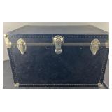 Trunk with reinforced corners and leather